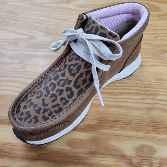 Ariat Women's Spitfire Leopard Print Casual Shoe with White Laces - Picture 4 of 5